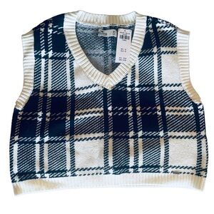 Abercrombie & Fitch Black and White Plaid V-Neck Sweater